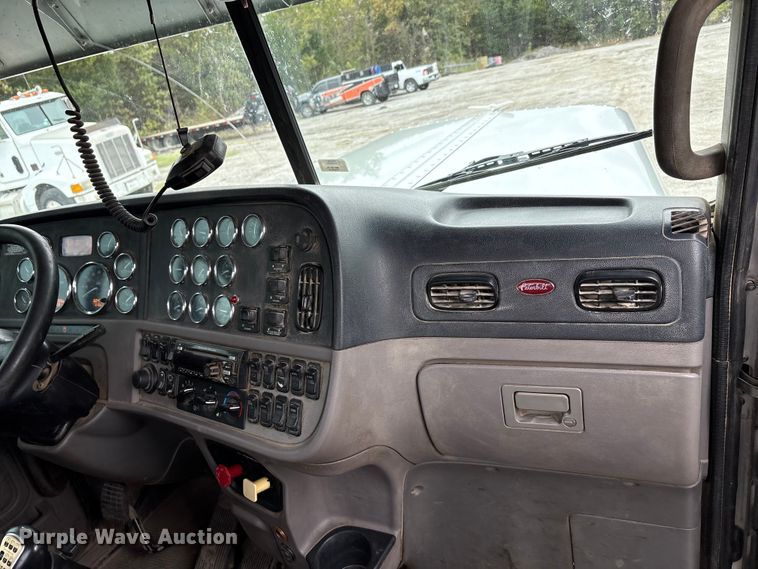 image for item DJ7920 2014 Peterbilt 389 semi truck