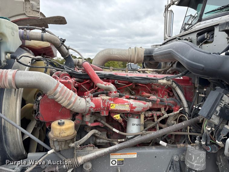 image for item DJ7920 2014 Peterbilt 389 semi truck