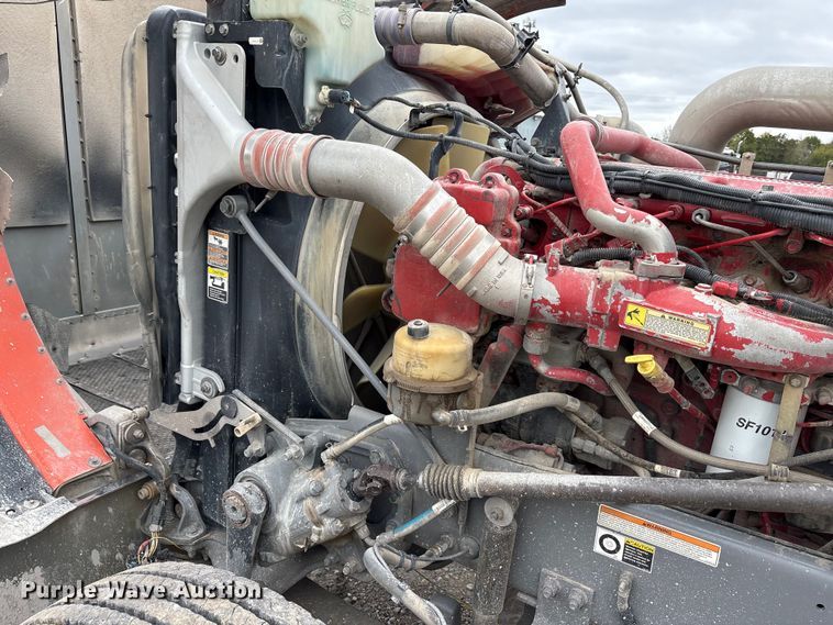 image for item DJ7920 2014 Peterbilt 389 semi truck