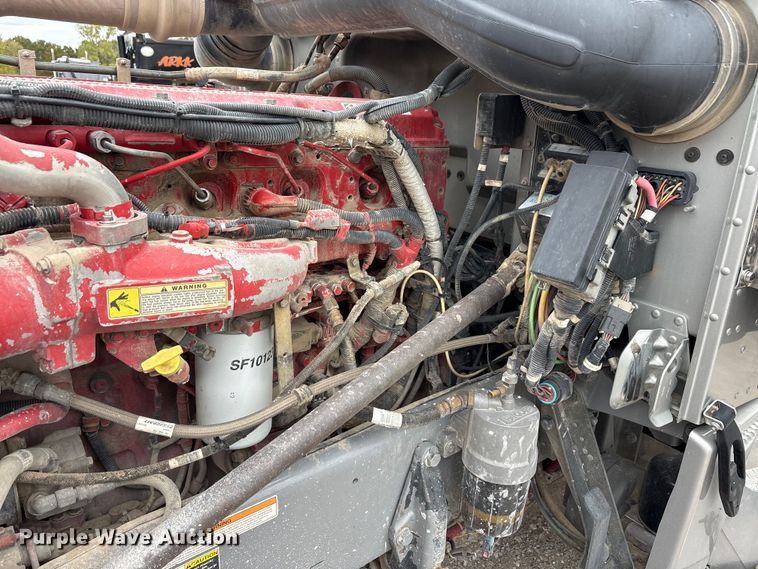 image for item DJ7920 2014 Peterbilt 389 semi truck