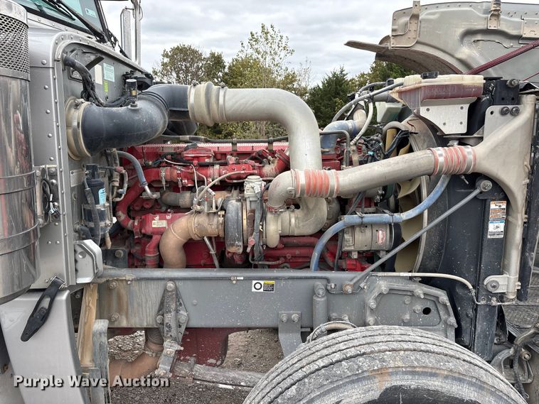 image for item DJ7920 2014 Peterbilt 389 semi truck