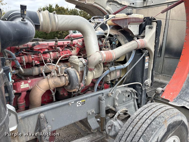 image for item DJ7920 2014 Peterbilt 389 semi truck