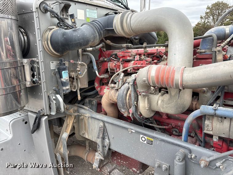 image for item DJ7920 2014 Peterbilt 389 semi truck