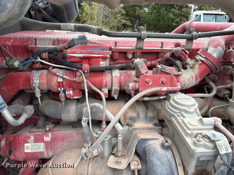 image for item DJ7920 2014 Peterbilt 389 semi truck