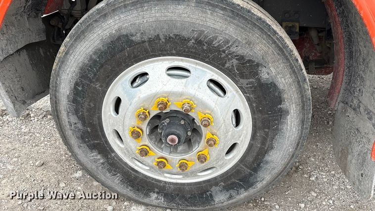 image for item DJ7920 2014 Peterbilt 389 semi truck