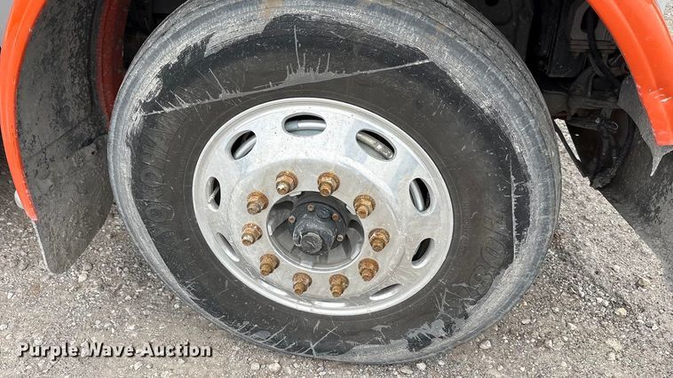 image for item DJ7920 2014 Peterbilt 389 semi truck