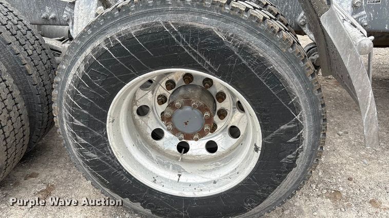 image for item DJ7920 2014 Peterbilt 389 semi truck