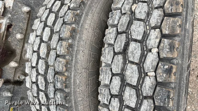 image for item DJ7920 2014 Peterbilt 389 semi truck