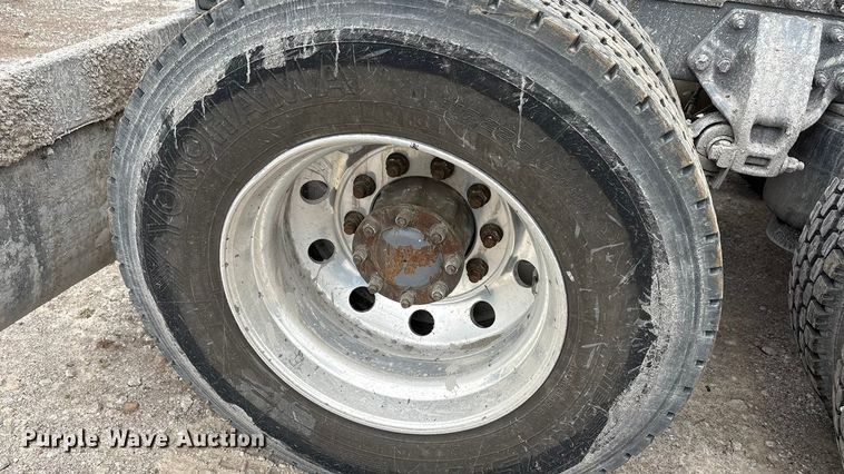 image for item DJ7920 2014 Peterbilt 389 semi truck