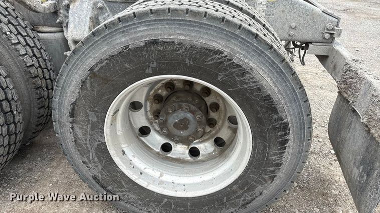 image for item DJ7920 2014 Peterbilt 389 semi truck