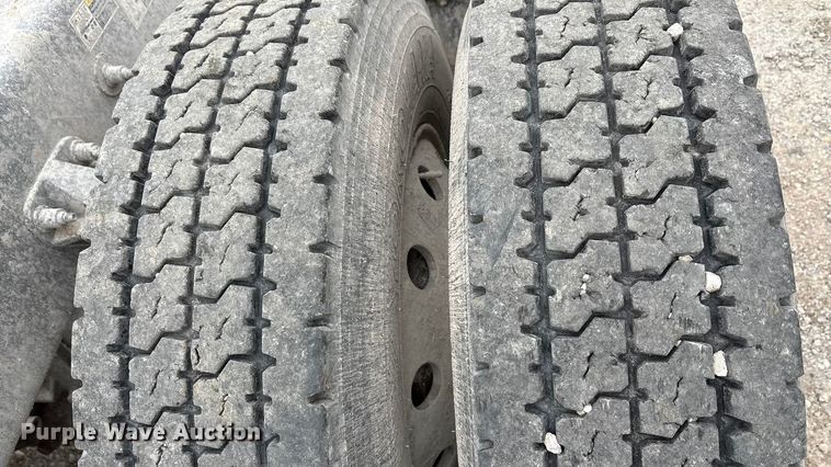 image for item DJ7920 2014 Peterbilt 389 semi truck