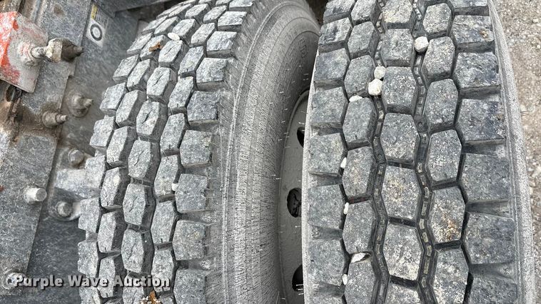 image for item DJ7920 2014 Peterbilt 389 semi truck