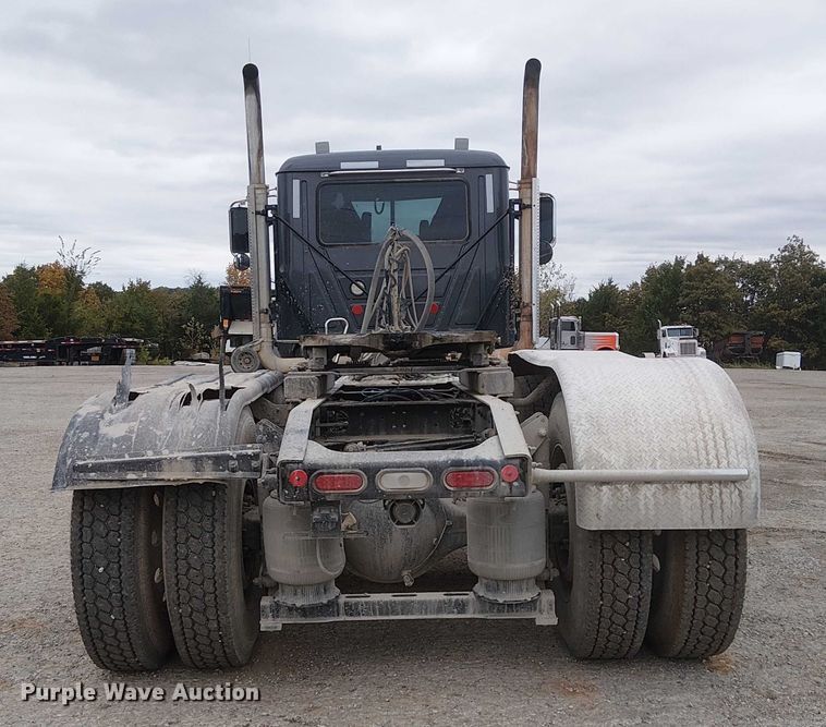 image for item DJ7922 2023 Mack Pinnacle semi truck
