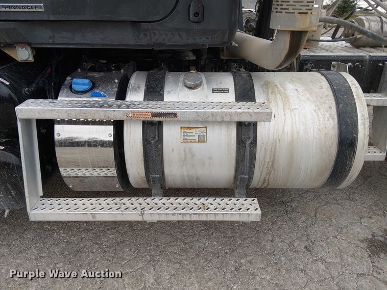 image for item DJ7922 2023 Mack Pinnacle semi truck