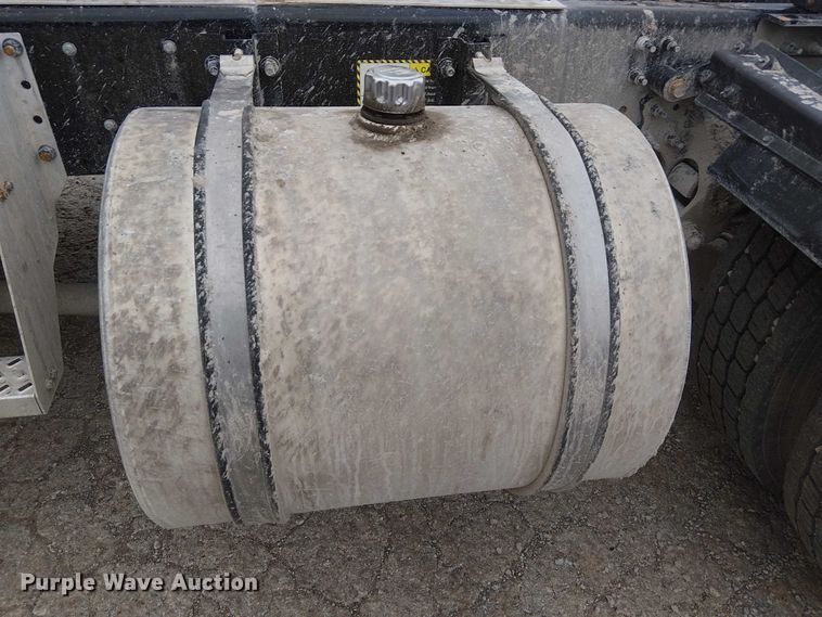 image for item DJ7922 2023 Mack Pinnacle semi truck