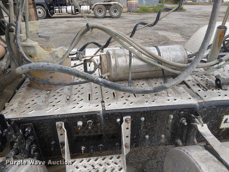 image for item DJ7922 2023 Mack Pinnacle semi truck