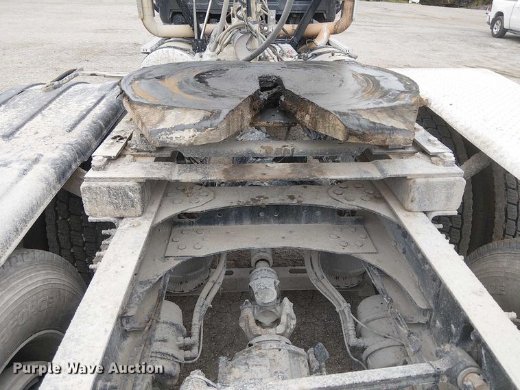 image for item DJ7922 2023 Mack Pinnacle semi truck