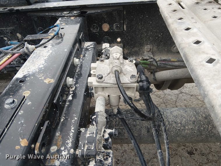 image for item DJ7922 2023 Mack Pinnacle semi truck