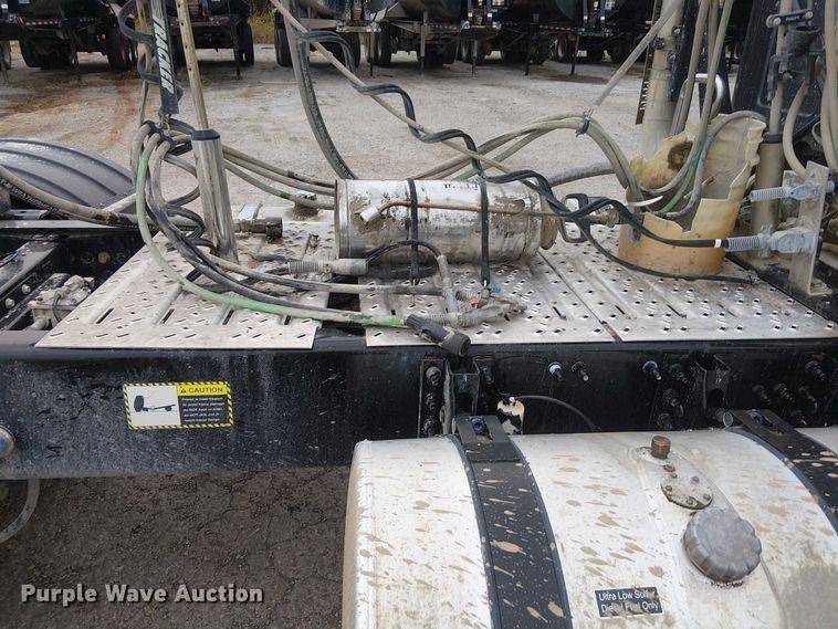 image for item DJ7922 2023 Mack Pinnacle semi truck