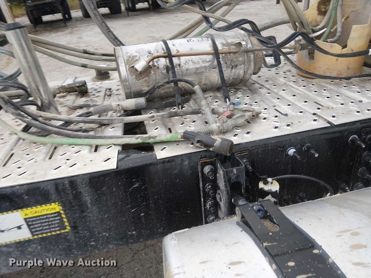 image for item DJ7922 2023 Mack Pinnacle semi truck