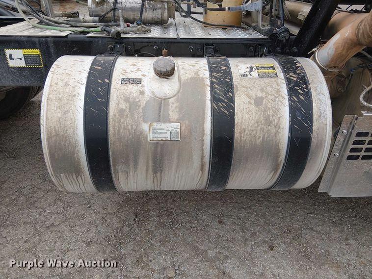 image for item DJ7922 2023 Mack Pinnacle semi truck