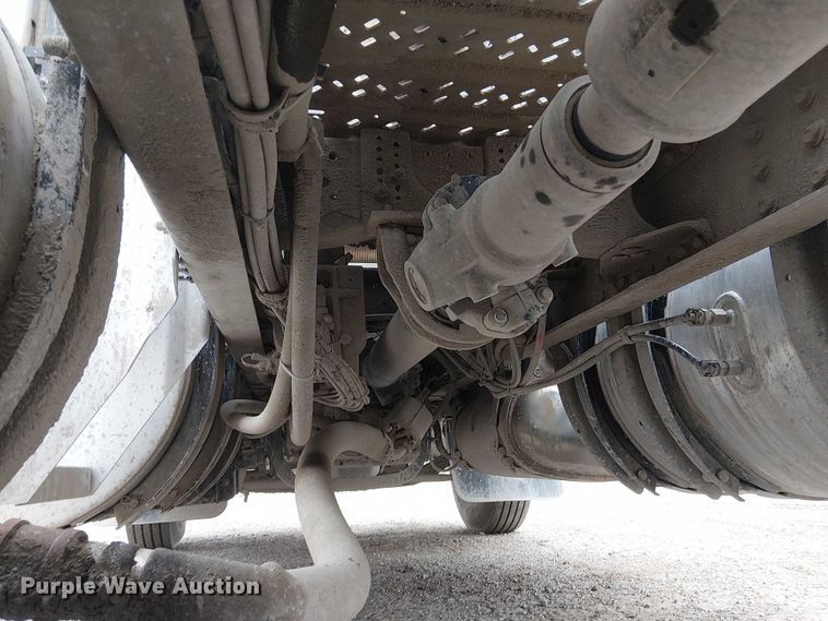 image for item DJ7922 2023 Mack Pinnacle semi truck