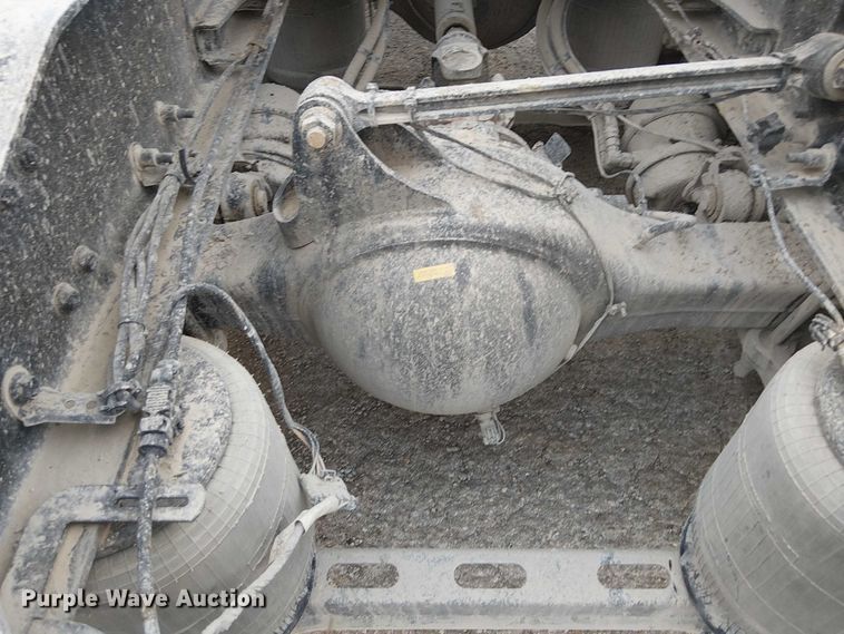 image for item DJ7922 2023 Mack Pinnacle semi truck