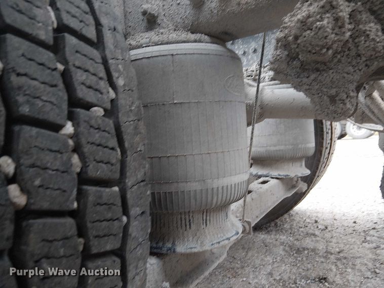 image for item DJ7922 2023 Mack Pinnacle semi truck