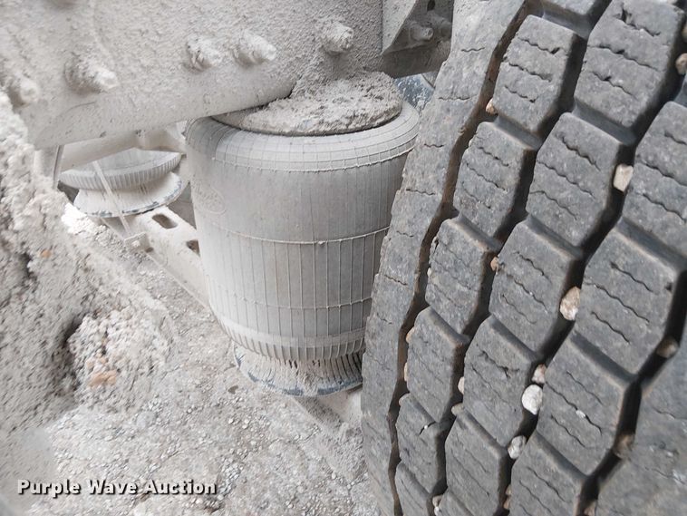 image for item DJ7922 2023 Mack Pinnacle semi truck