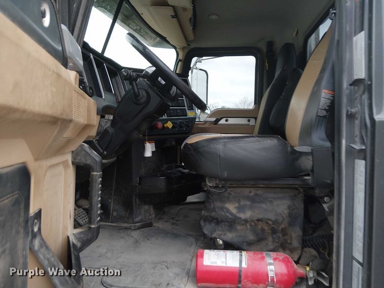 image for item DJ7922 2023 Mack Pinnacle semi truck