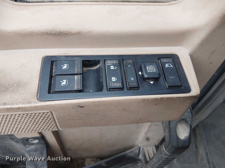 image for item DJ7922 2023 Mack Pinnacle semi truck