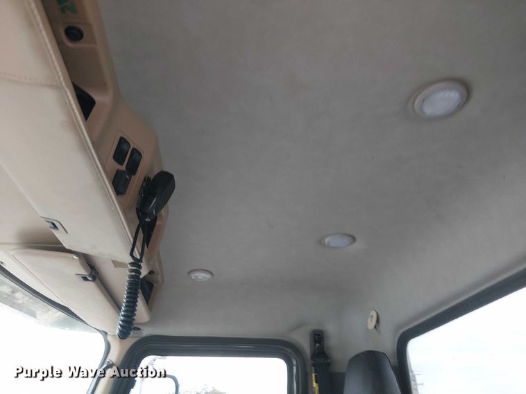 image for item DJ7922 2023 Mack Pinnacle semi truck