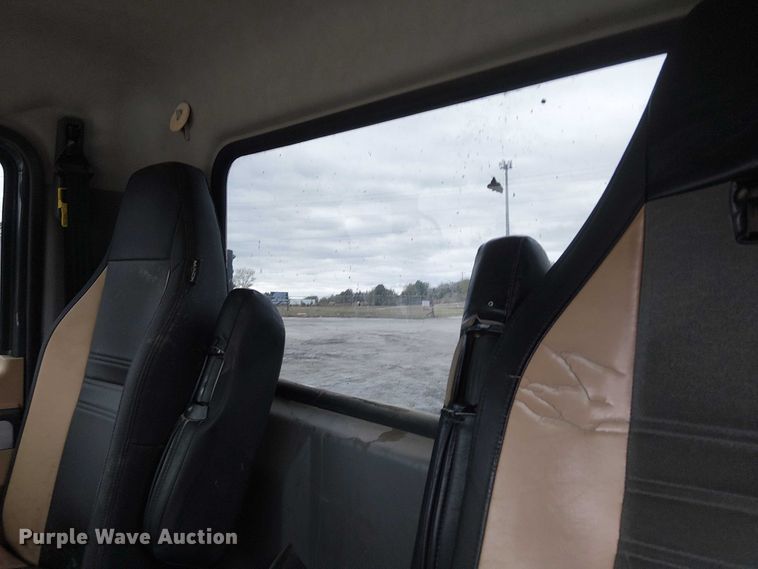 image for item DJ7922 2023 Mack Pinnacle semi truck