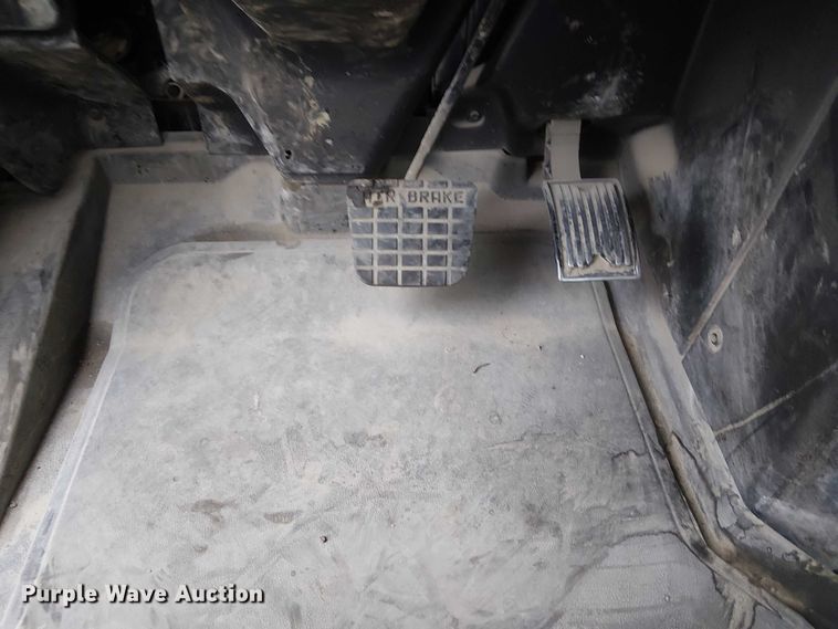 image for item DJ7922 2023 Mack Pinnacle semi truck