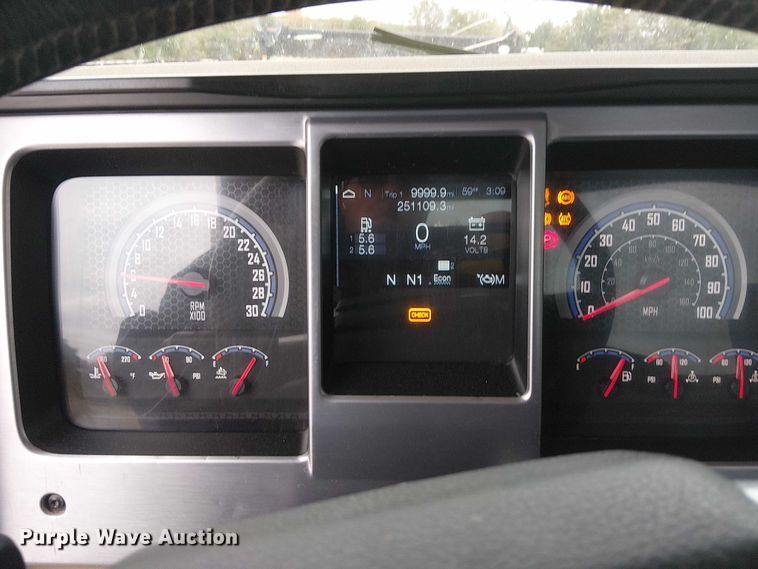 image for item DJ7922 2023 Mack Pinnacle semi truck