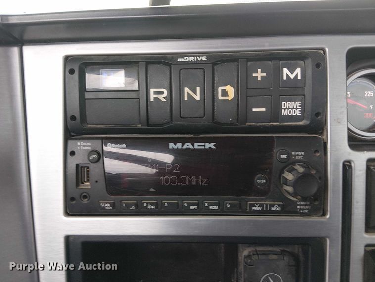 image for item DJ7922 2023 Mack Pinnacle semi truck