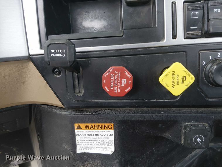 image for item DJ7922 2023 Mack Pinnacle semi truck