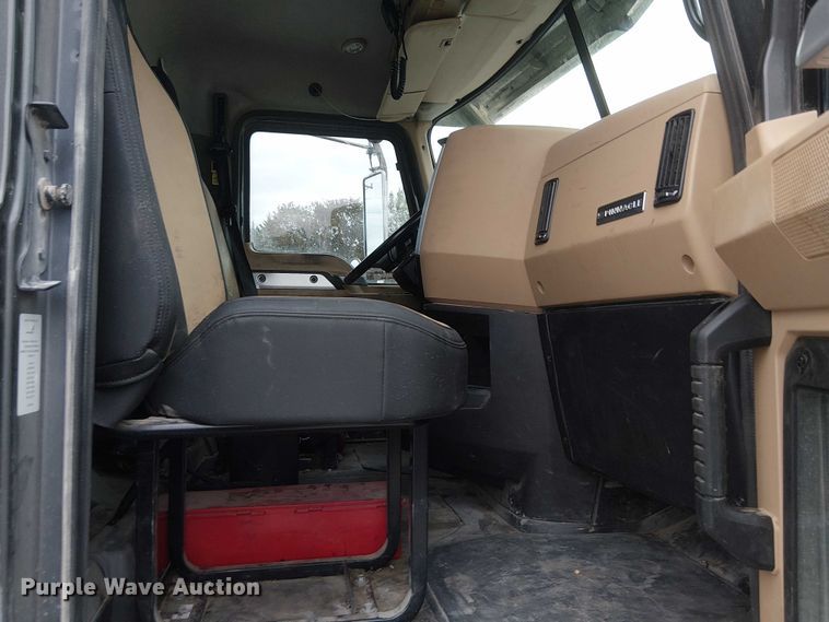 image for item DJ7922 2023 Mack Pinnacle semi truck