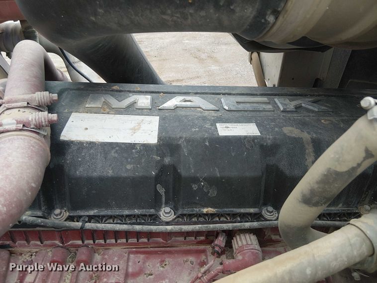 image for item DJ7922 2023 Mack Pinnacle semi truck