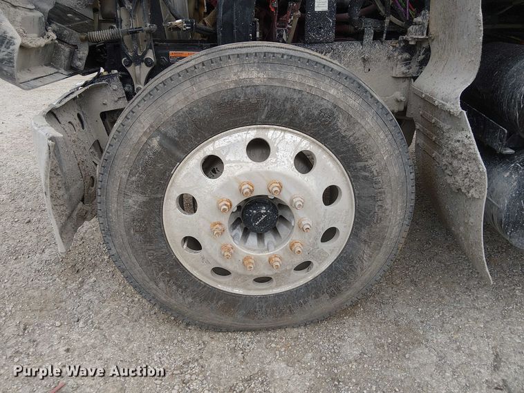 image for item DJ7922 2023 Mack Pinnacle semi truck