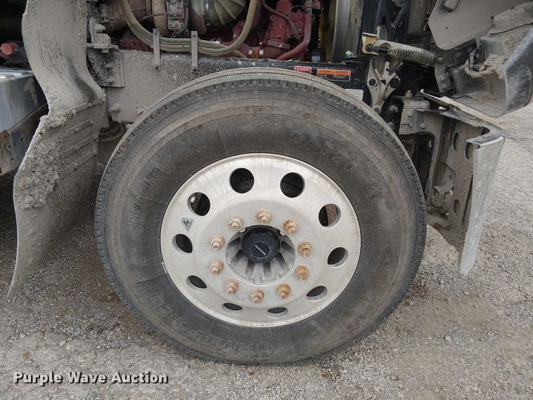 image for item DJ7922 2023 Mack Pinnacle semi truck