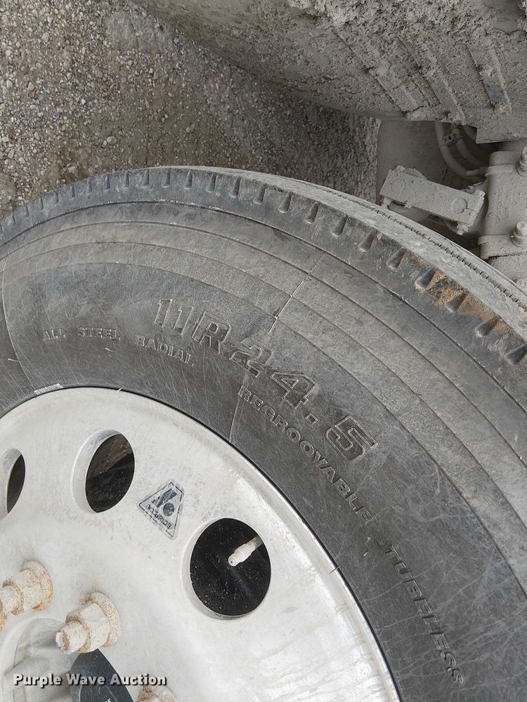 image for item DJ7922 2023 Mack Pinnacle semi truck