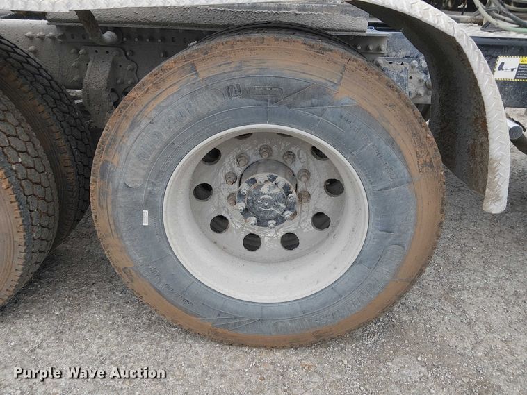 image for item DJ7922 2023 Mack Pinnacle semi truck