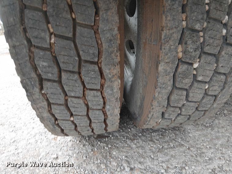 image for item DJ7922 2023 Mack Pinnacle semi truck