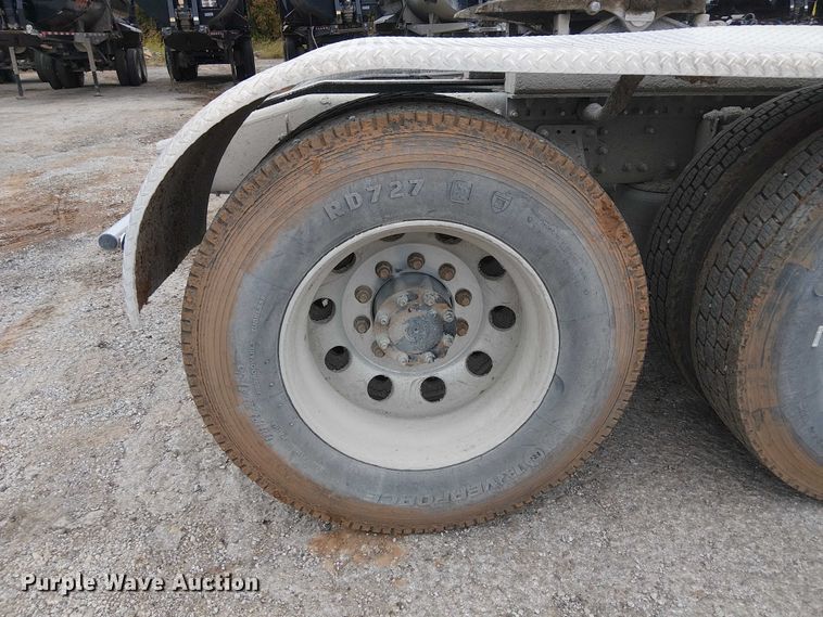 image for item DJ7922 2023 Mack Pinnacle semi truck