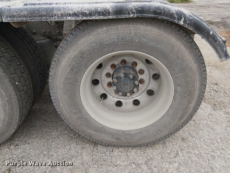 image for item DJ7922 2023 Mack Pinnacle semi truck