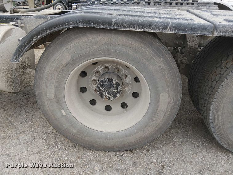 image for item DJ7922 2023 Mack Pinnacle semi truck