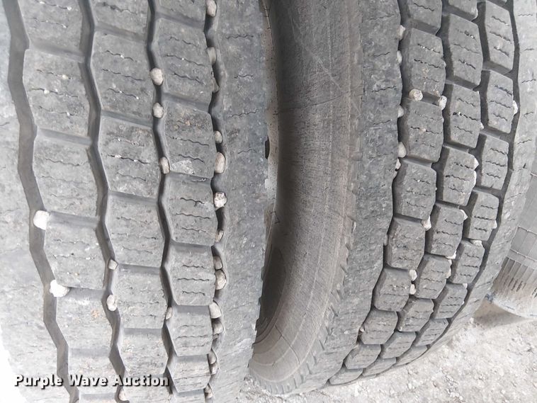 image for item DJ7922 2023 Mack Pinnacle semi truck