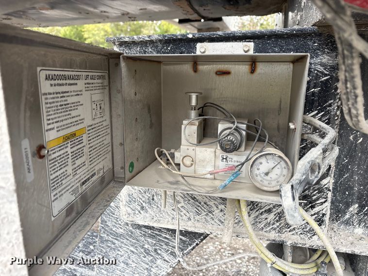 image for item DJ7923 2023 Construction Trailer Specialist HRD 31 QF TRI end dump trailer