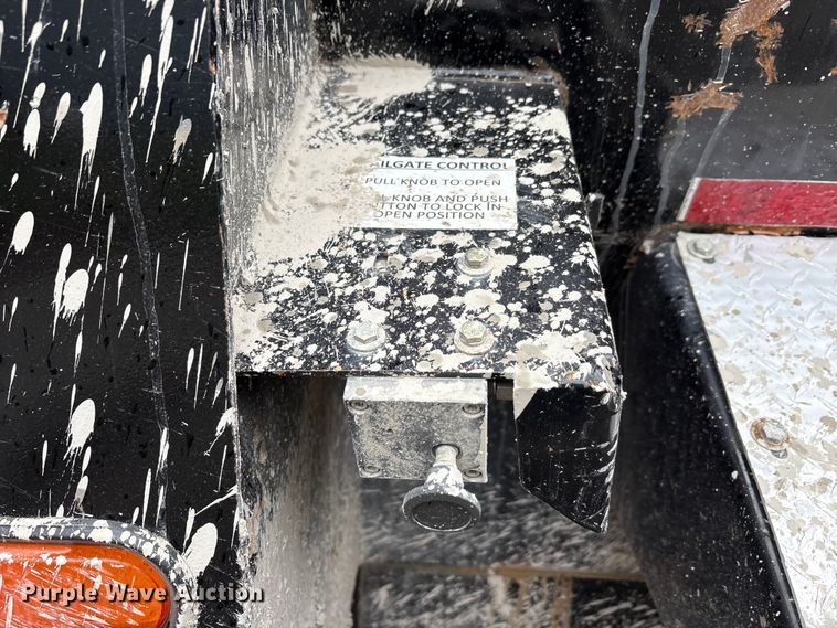 image for item DJ7923 2023 Construction Trailer Specialist HRD 31 QF TRI end dump trailer